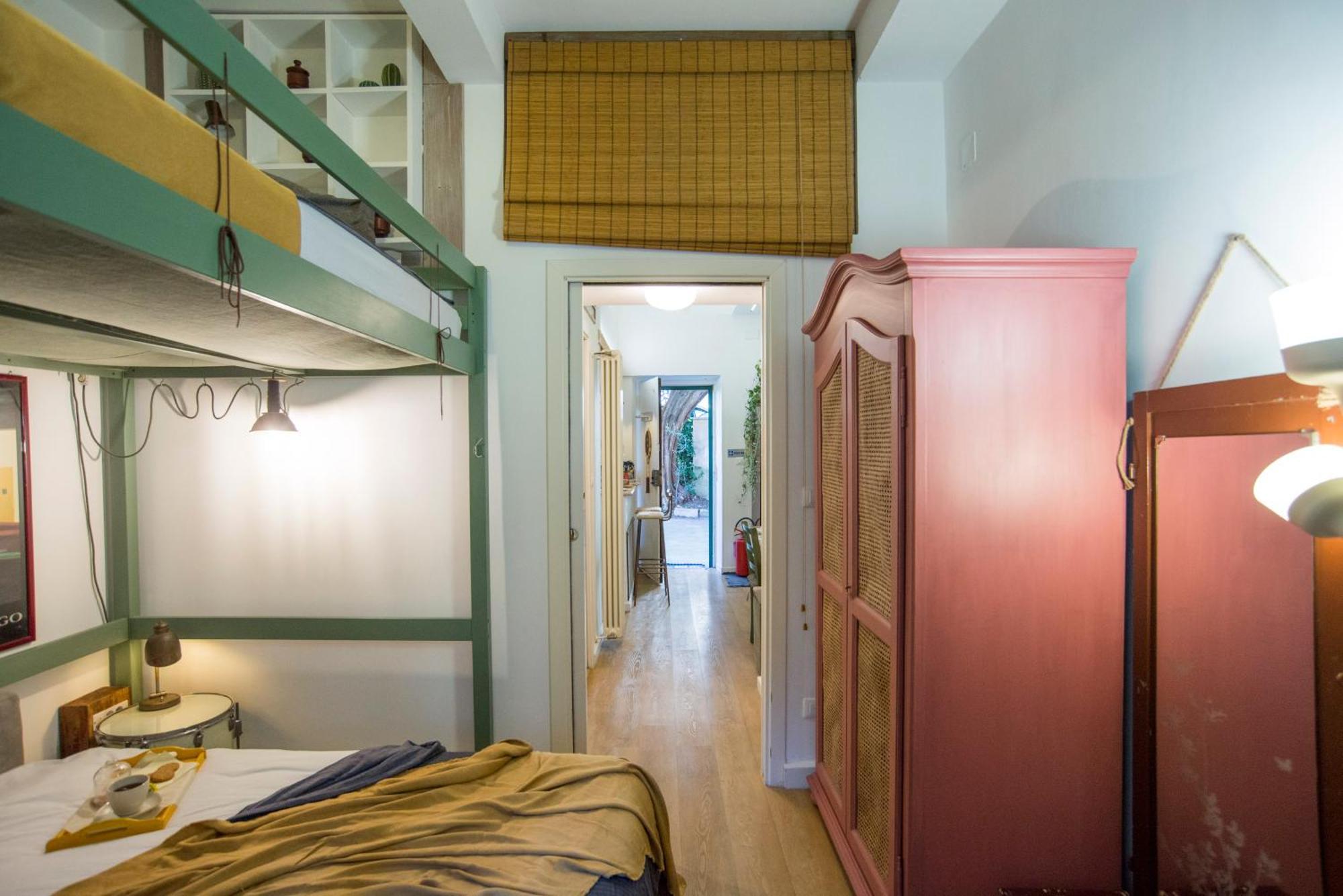 In The Center Of Apartment Rom
