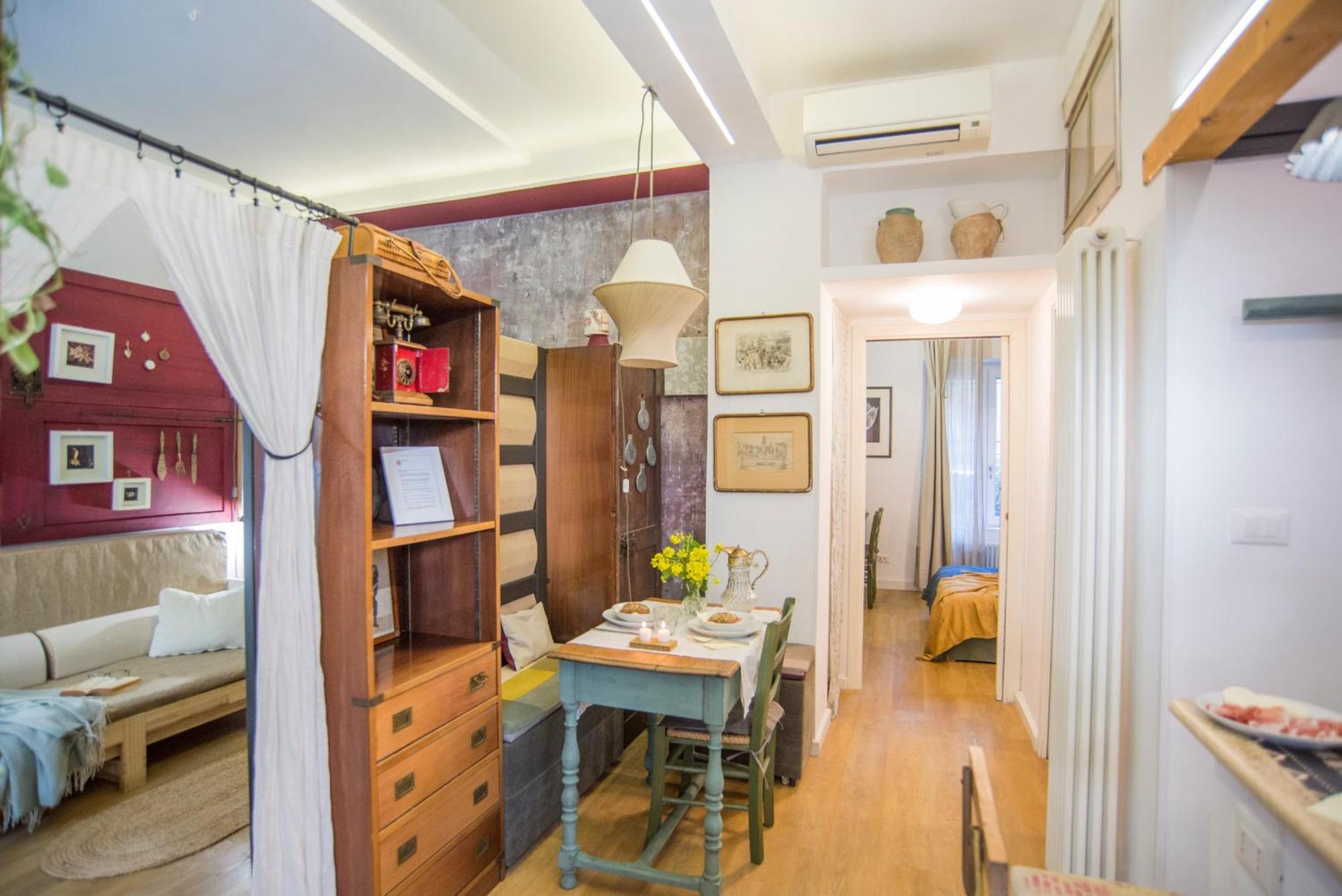 In The Center Of Apartment Rom